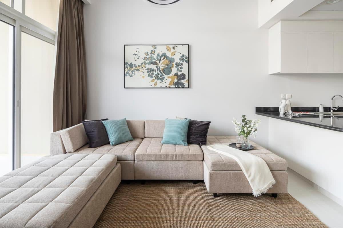 Frank Porter - Tower 108 Apartment *